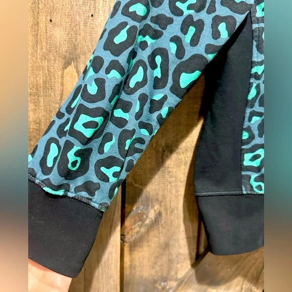 EUC Wrangler Retro Teal & Black Cheetah Hooded Jacket - Picture 7 of 15